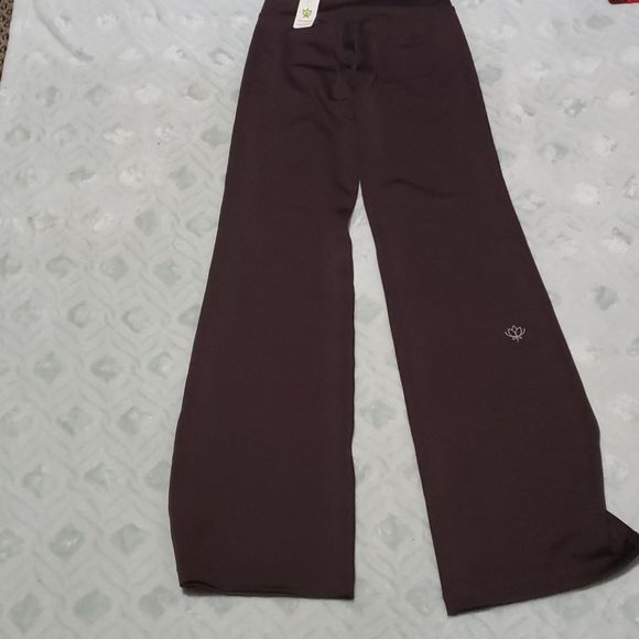 Lotus wear yoga pants - Picture 2 of 2